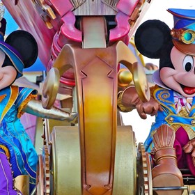 Gold Crest Holiday: Disneyland Paris Holiday Guide